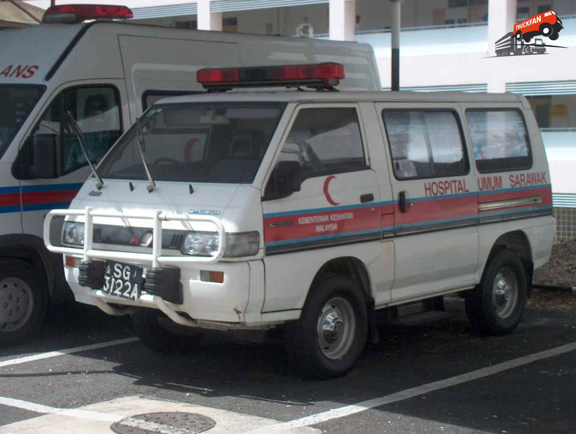 Mitsubishi L300