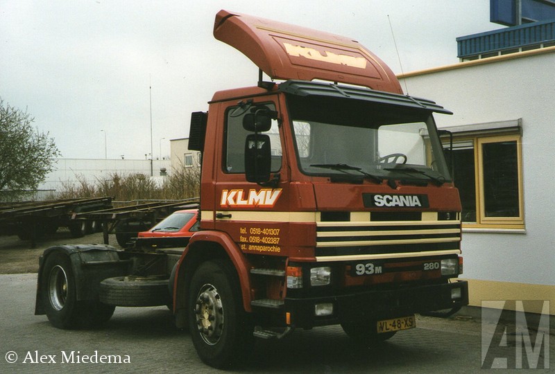Scania 93 Bij KLMV werd hij vooral ingezet in het containertransport in Leeuwarden, van de 'condens' naar de containerterminal bij het station. Incidenteel mocht hij ook in het aardappeltransport aan de slag. In 2002 heeft KLMV de truck ingeruild bij Scania dealer Bij KLMV werd hij vooral ingezet in het containertransport in Leeuwarden, van de 'condens' naar de containerterminal bij het station. Incidenteel mocht hij ook in het aardappeltransport aan de slag. In 2002 heeft KLMV de truck ingeruild bij Scania dealer  Bij KLMV werd hij vooral ingezet in het containertransport in Leeuwarden, van de 'condens' naar de containerterminal bij het station.  VL-48-XS VL-48-XS VL-48-XS VL-48-XSIncidenteel mocht hij ook in het aardappeltransport aan de slag. In 2002 heeft KLMV de truck ingeruild bij Scania dealer Bij KLMV werd hij vooral ingezet in het containertransport in Leeuwarden, van de 'condens' naar de containerterminal bij het station. Incidenteel mocht hij ook in het aardappeltransport aan de slag. In 2002 heeft KLMV de truck ingeruild bij Scania dealer Bij KLMV werd hij vooral ingezet in het containertransport in Leeuwarden, van de 'condens' naar de containerterminal bij het station. Incidenteel mocht hij ook in het aardappeltransport aan de slag. In 2002 heeft KLMV de truck ingeruild bij Scania dealer Bij KLMV werd hij vooral ingezet in het containertransport in Leeuwarden, van de 'condens' naar de containerterminal bij het station. Incidenteel mocht hij ook in het aardappeltransport aan de slag. In 2002 heeft KLMV de truck ingeruild bij Scania dealer Bij KLMV werd hij vooral ingezet in het containertransport in Leeuwarden, van de 'condens' naar de containerterminal bij het station. Incidenteel mocht hij ook in het aardappeltransport aan de slag. In 2002 heeft KLMV de truck ingeruild bij Scania dealer